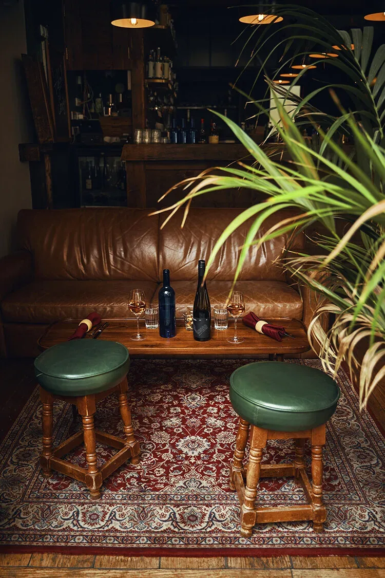 The Cambridge Public House, Paris